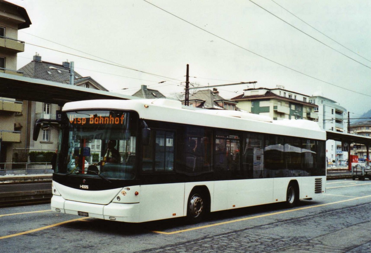 (122'727) - Hess, Bellach - SO 123'131 - Scania/Hess am 12. Dezember 2009 beim Bahnhof Brig (Einsatz PostAuto)