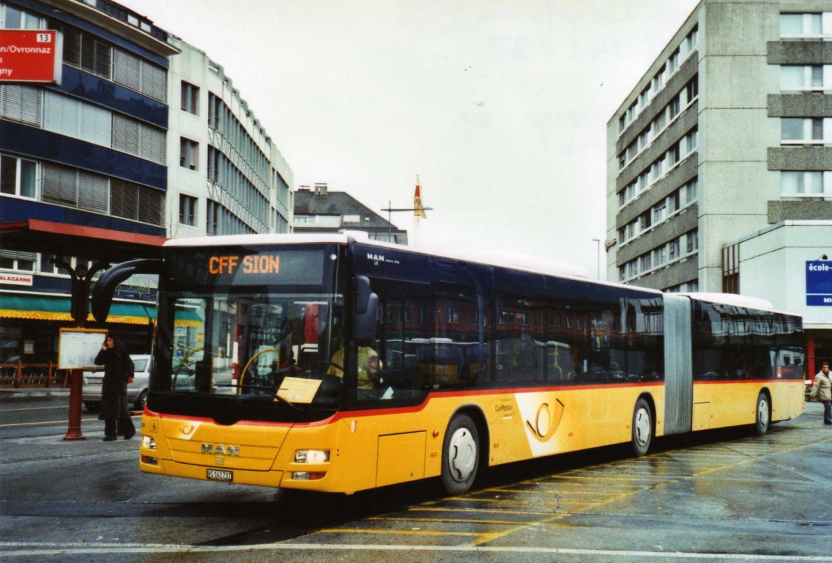 (122'817) - Buchard, Leytron - Nr. 158/VS 141'737 - MAN am 12. Dezember 2009 beim Bahnhof Sion