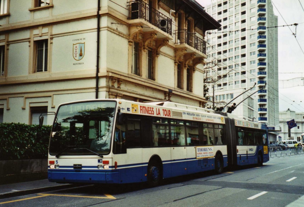 (122'829) - VMCV Clarens - Nr. 5 - Van Hool Gelenktrolleybus am 12. Dezember 2009 in Montreux, Escaliers de la Gare