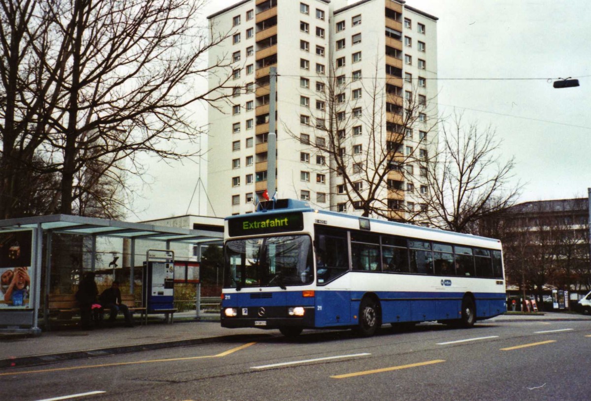 (123'002) - VBZ Zrich - Nr. 211/ZH 588'211 - Mercedes am 13. Dezember 2009 in Zrich, Im Gut