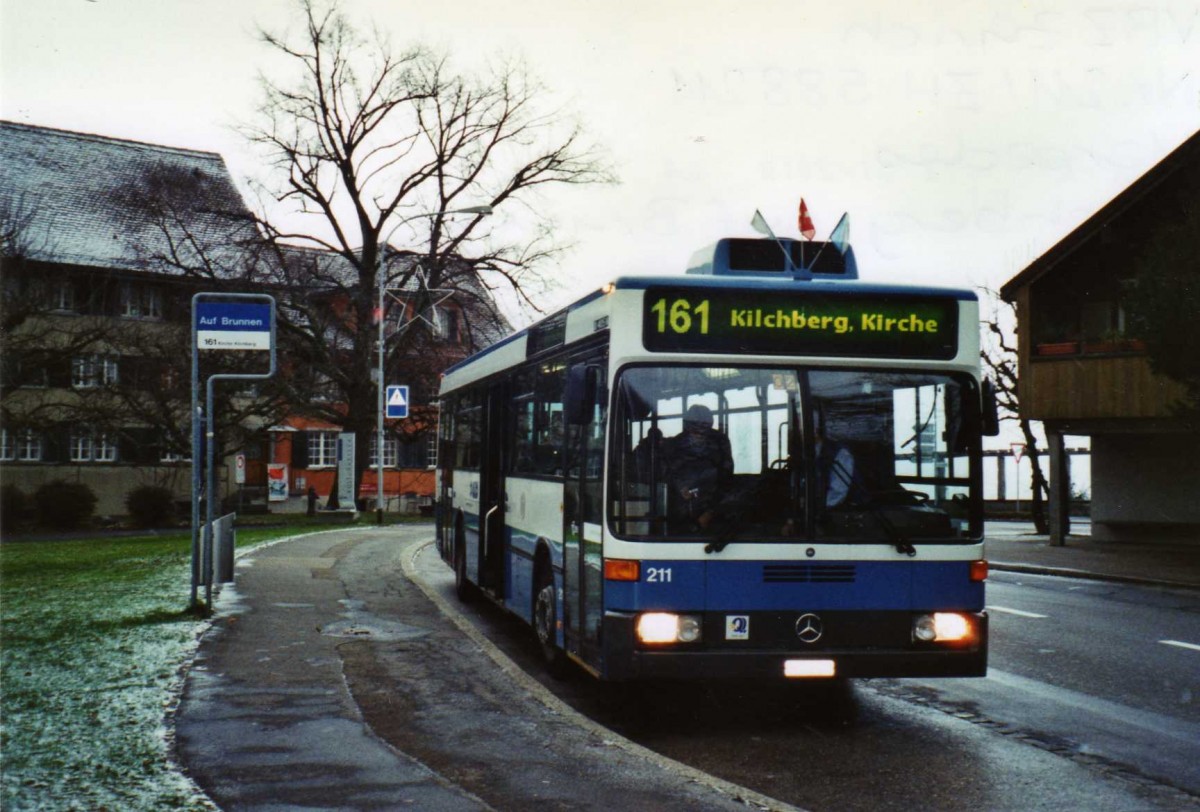 (123'018) - VBZ Zrich - Nr. 211/ZH 588'211 - Mercedes am 13. Dezember 2009 in Kilchberg, Auf Brunnen