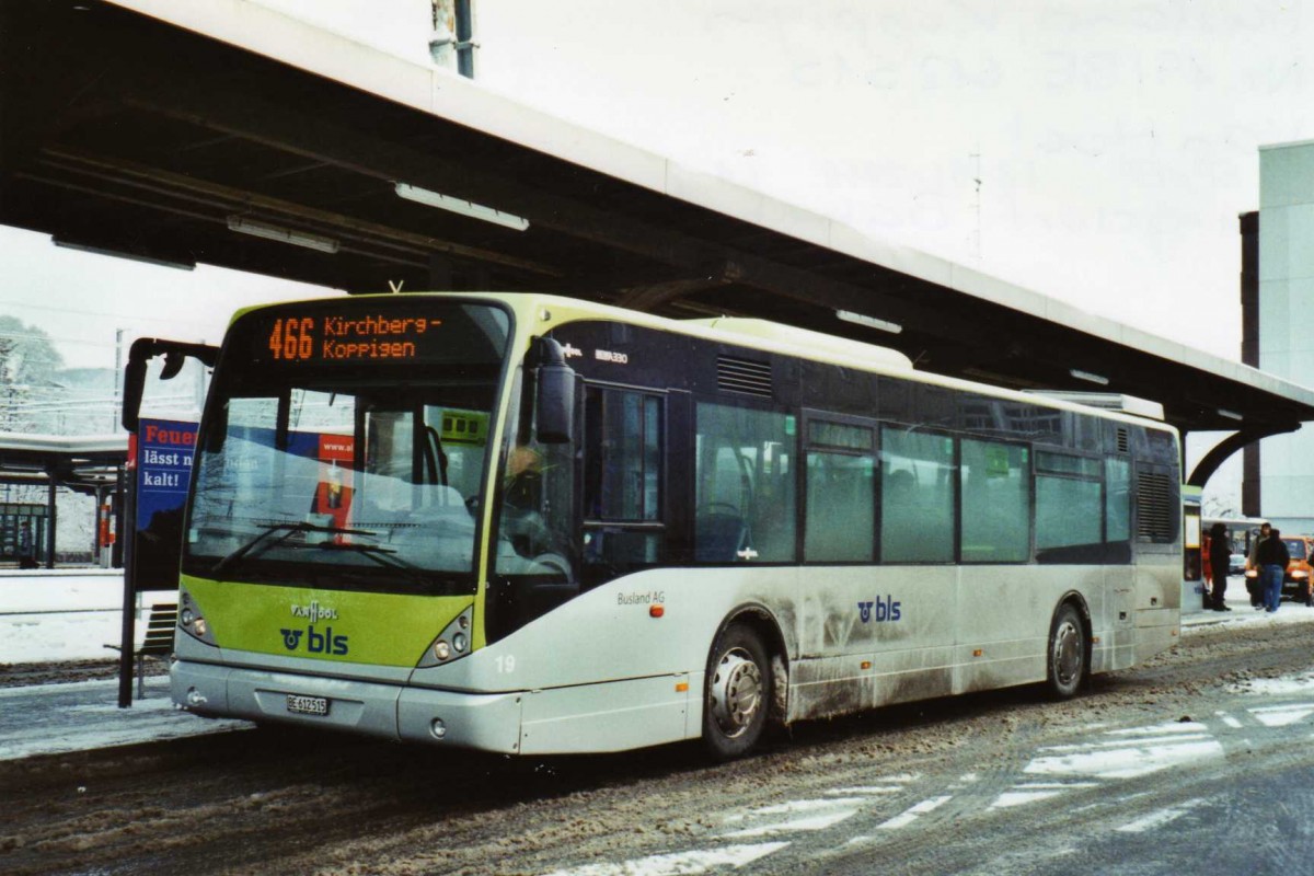 (123'123) - Busland, Burgdorf - Nr. 19/BE 612'515 - Van Hool am 21. Dezember 2009 beim Bahnhof Burgdorf