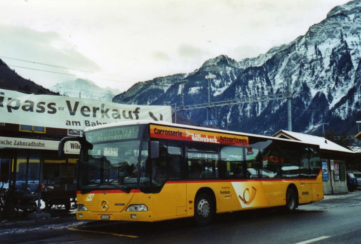 (123'201) - PostAuto Bern - BE 610'542 - Mercedes (ex P 25'380) am 22. Dezember 2009 beim Bahnhof Wilderswil