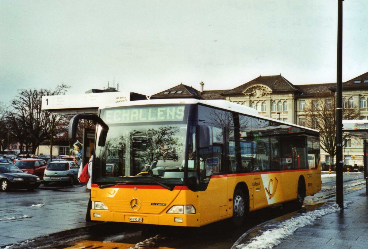 (123'227) - CarPostal Ouest - VD 290'485 - Mercedes (ex Geinoz, Yverdon) am 23. Dezember 2009 beim Bahnhof Yverdon