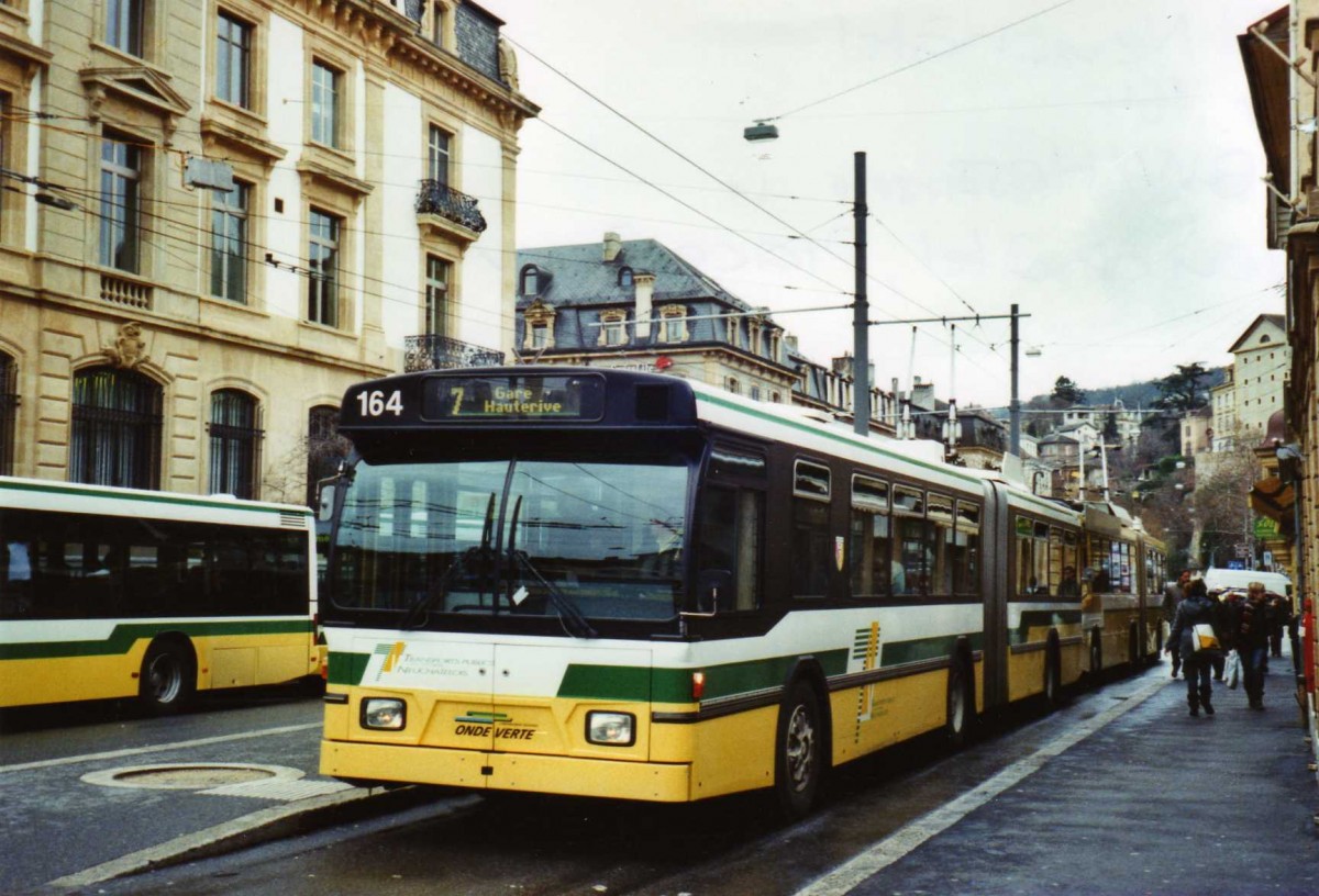 (123'337) - TN Neuchtel - Nr. 164 - FBW/Hess Gelenktrolleybus am 23. Dezember 2009 in Neuchtel, Place Pury