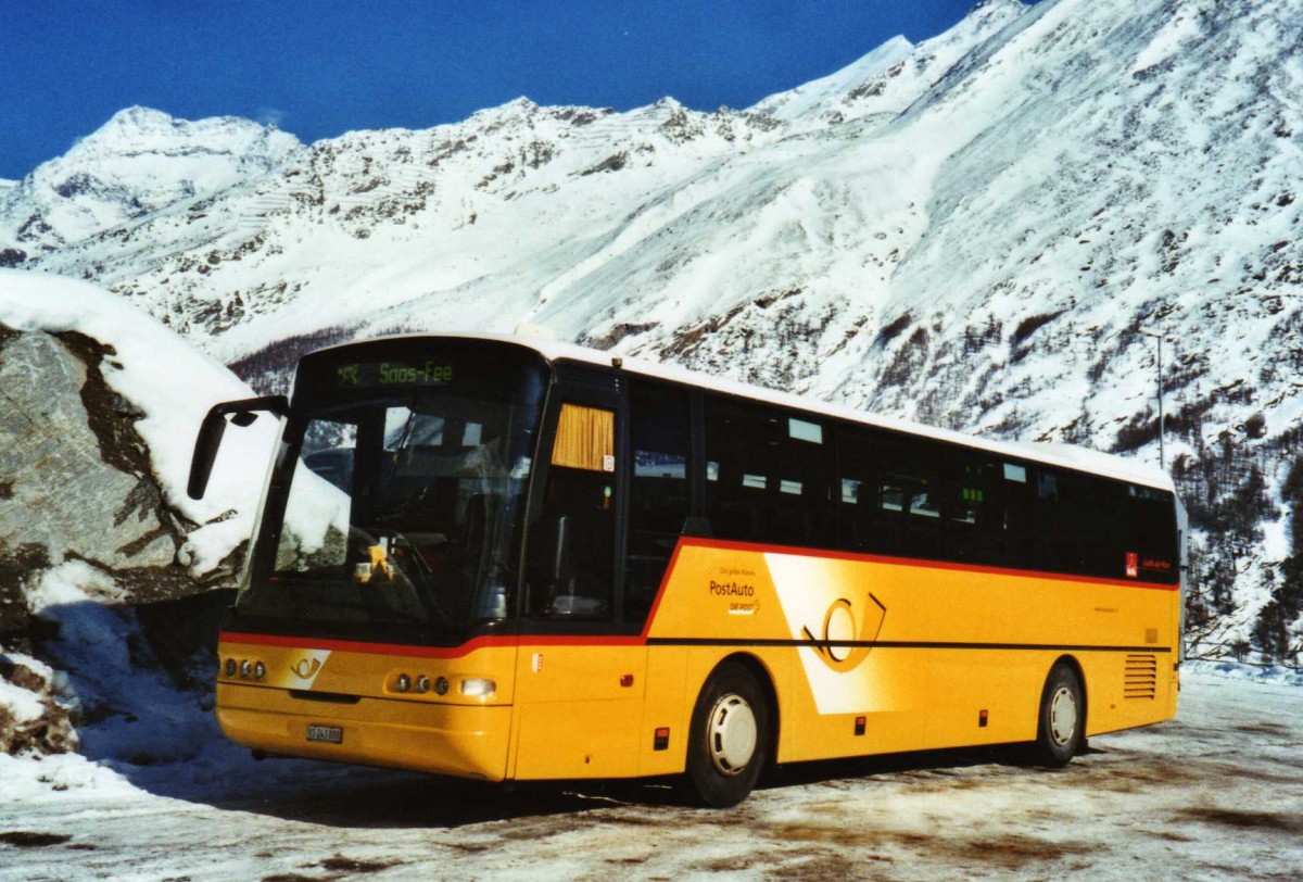 (124'319) - PostAuto Wallis - VS 243'888 - Neoplan (ex P 25'154) am 14. Februar 2010 in Saas-Fee, Postautostation