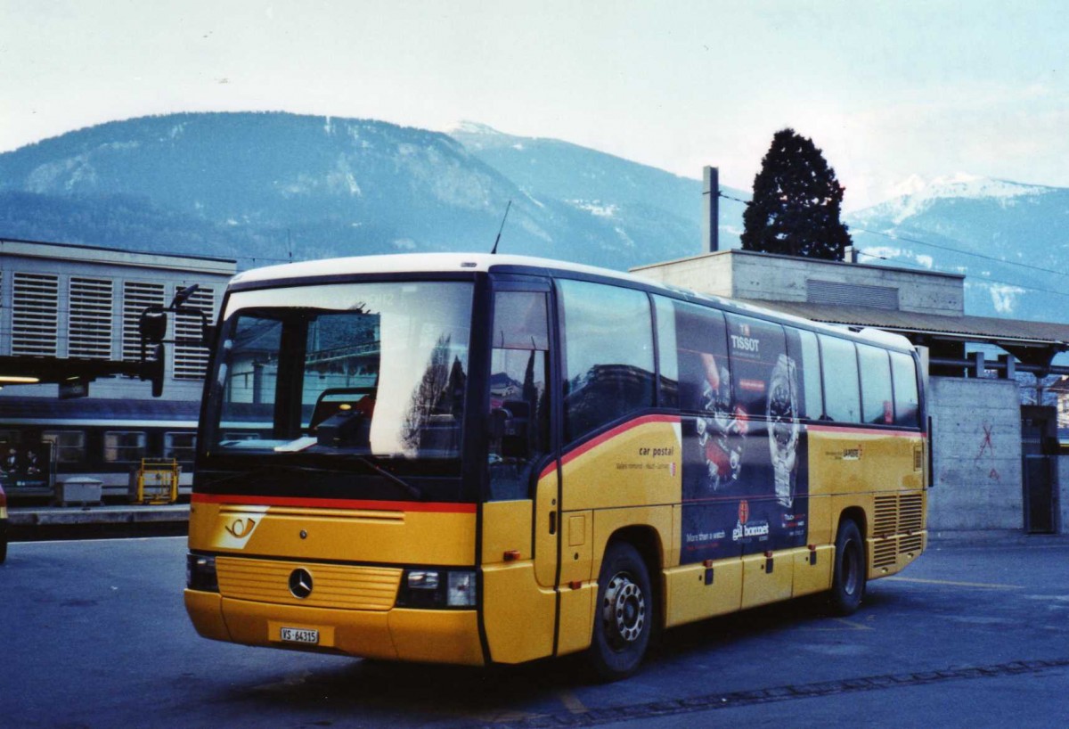 (124'608) - Epiney, Ayer - VS 64'315 - Mercedes am 9. Mrz 2010 beim Bahnhof Sierre