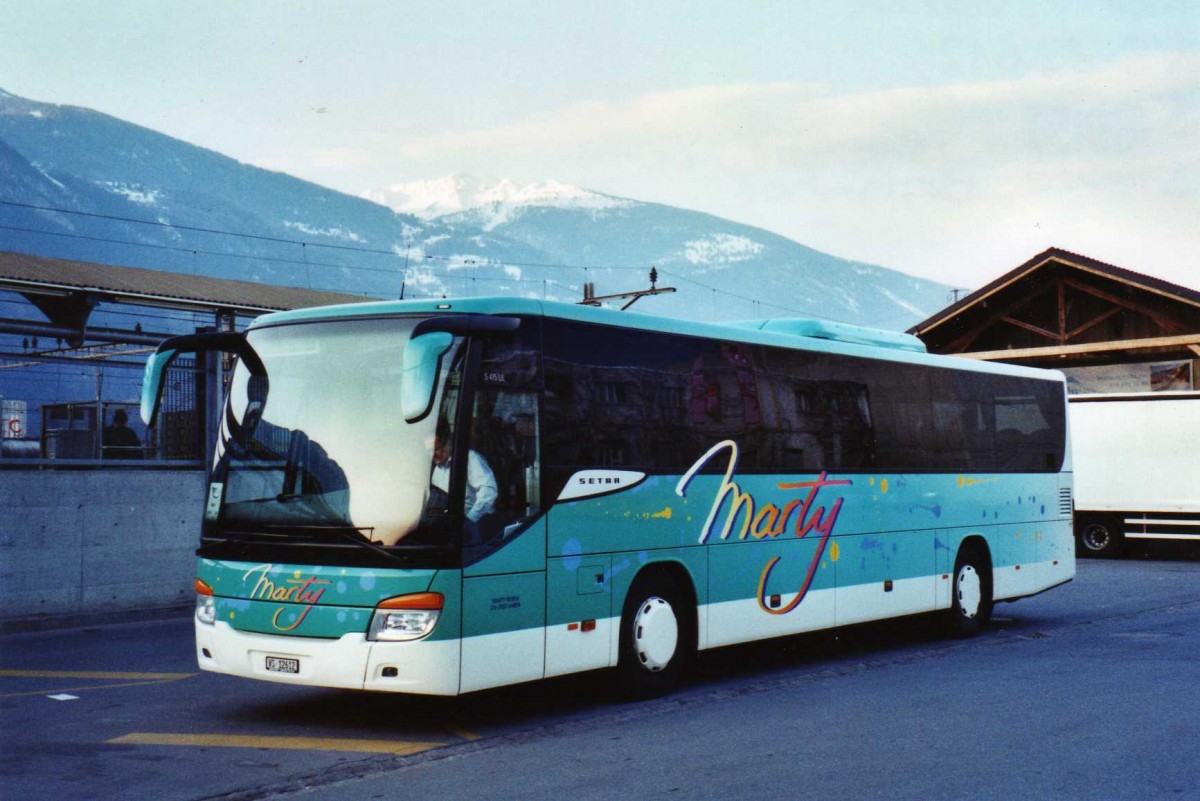 (124'612) - Marty, Varen - VS 12'612 - Setra am 9. Mrz 2010 beim Bahnhof Sierre