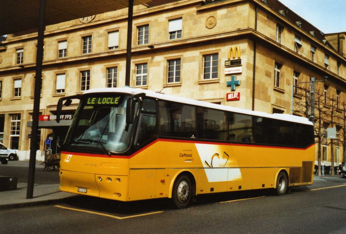 (125'305) - CarPostal Ouest - NE 110'345 - Bova am 22. Mrz 2010 beim Bahnhof Neuchtel