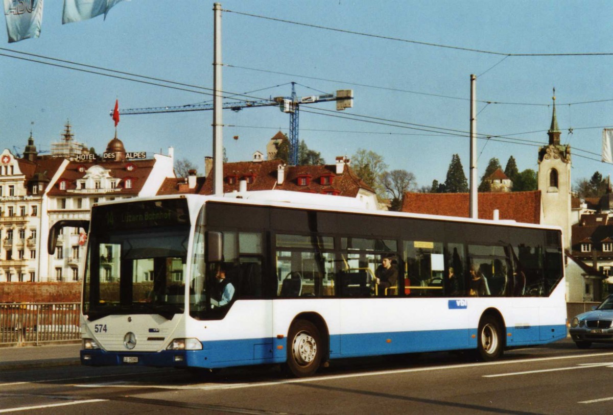 (125'609) - VBL Luzern - Nr. 574/LU 15'060 - Mercedes am 24. April 2010 in Luzern, Bahnhofbrcke