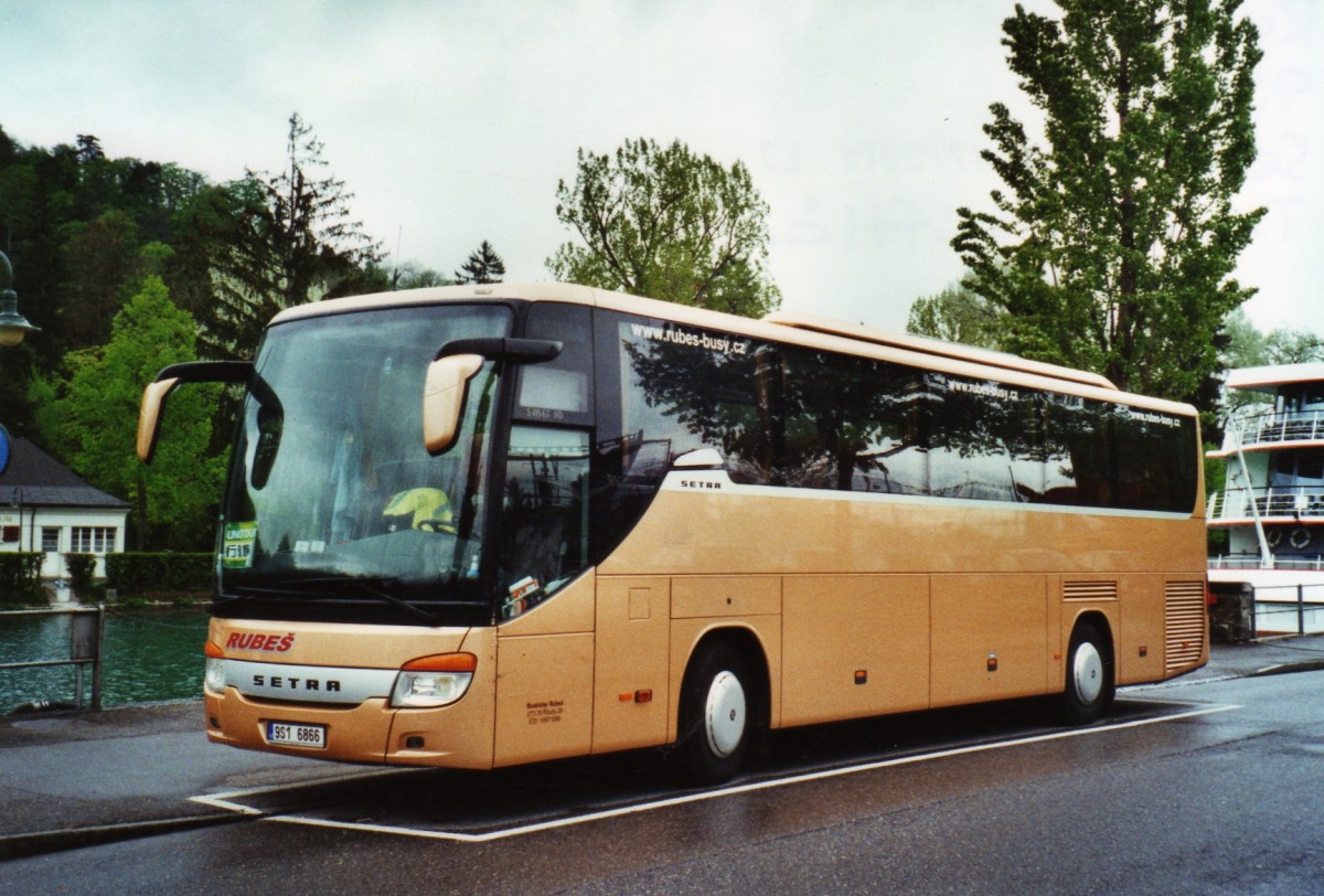 (126'112) - Aus Tschechien: Rubes, Risuty - 9S1 6866 - Setra am 5. Mai 2010 bei der Schifflndte Thun