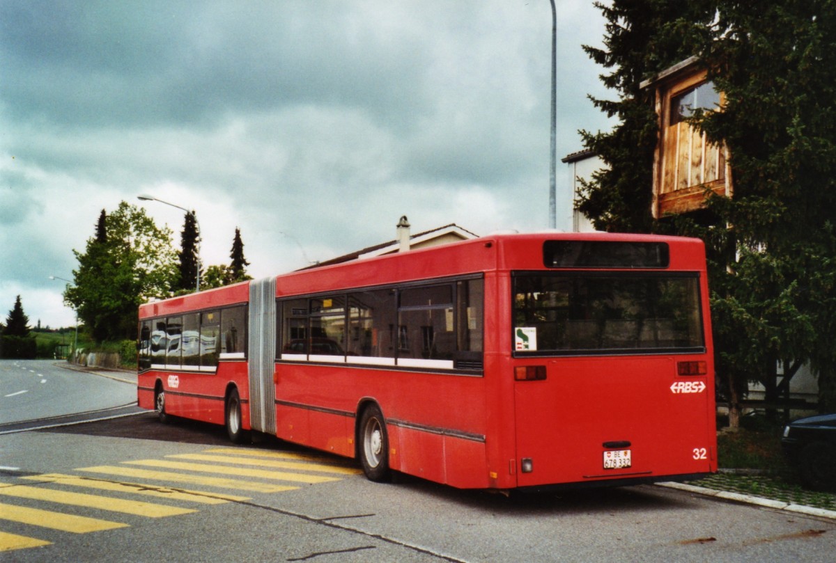 (126'136) - RBS Worblaufen - Nr. 32/BE 678'332 - MAN (ex Bernmobil, Bern Nr. 215) am 13. Mai 2010 in Ortschwaben, Garage Steiner