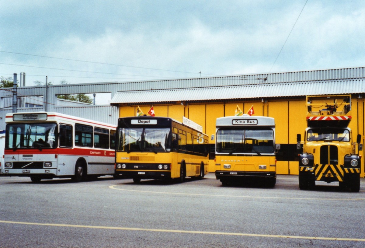 (126'319) - SB Schaffhausen - Nr. 9/SH 12'509 - Volvo/Hess (ex RVSH Schaffhausen Nr. 9; ex ASS Schleitheim Nr. 9; ex ASS Schleitheim Nr. 19) + Ruklic, Schaffhausen - SH 39'570 - Scania/FHS (ex VBSH Schaffhausen Nr. 36; ex VBSH Schaffhausen Nr. 1) + Wanner, Schleitheim - Nr. 40/SH 58'045 - Saurer/Hess (ex Ruklic, Schaffhausen; ex VBSH Schaffhausen Nr. 40; ex VBSH Schaffhausen Nr. 19) am 16. Mai 2010 in Schaffhaus, Busepot VBSH (mit Turmwagen Saurer Nr. 90/SH 38'090)