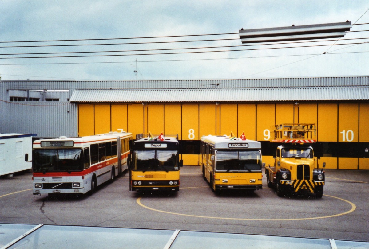 (126'321) - SB Schaffhausen - Nr. 9/SH 12'509 - Volvo/Hess (ex RVSH Schaffhausen Nr. 9; ex ASS Schleitheim Nr. 9; ex ASS Schleitheim Nr. 19) + Ruklic, Schaffhausen - SH 39'570 - Scania/FHS (ex VBSH Schaffhausen Nr. 36; ex VBSH Schaffhausen Nr. 1) + Wanner, Schleitheim - Nr. 40/SH 58'045 - Saurer/Hess (ex Ruklic, Schaffhausen; ex VBSH Schaffhausen Nr. 40; ex VBSH Schaffhausen Nr. 19) am 16. Mai 2010 in Schaffhausen, Busdepot VBSH (mit Turmwagen Saurer Nr. 90/SH 38'090)