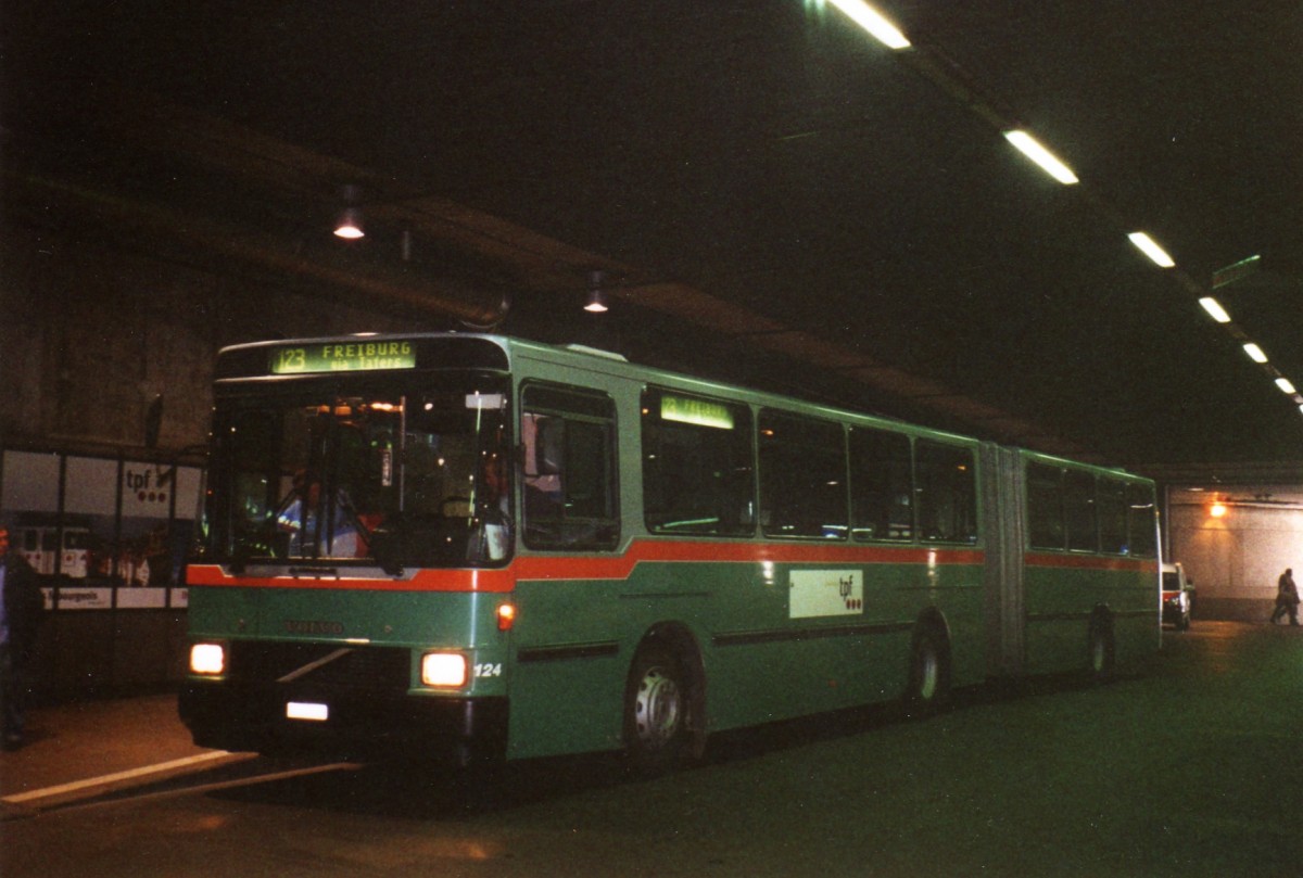 (126'336) - TPF Fribourg - Nr. 124/FR 300'207 - Volvo/Hess (ex GFM Fribourg Nr. 124) am 19. Mai 2010 in Fribourg, Busbahnhof