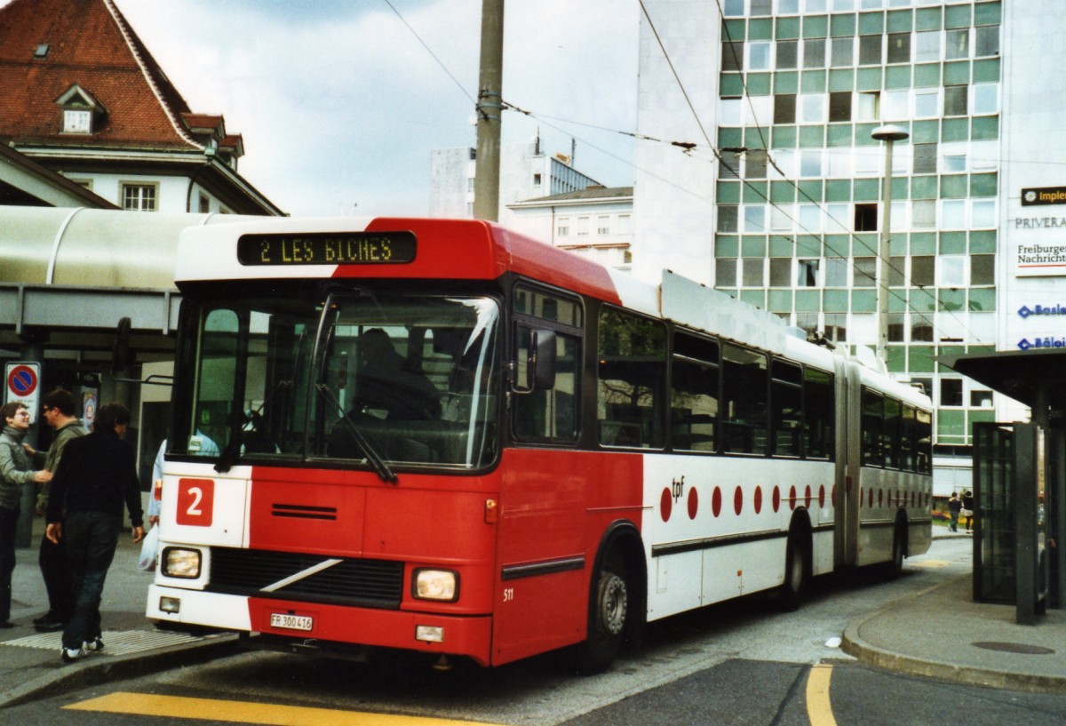 (126'414) - TPF Fribourg - Nr. 511/FR 300'416 - Volvo/Hess Gelenkduobus (ex TF Fribourg Nr. 111) am 19. Mai 2010 beim Bahnhof Fribourg