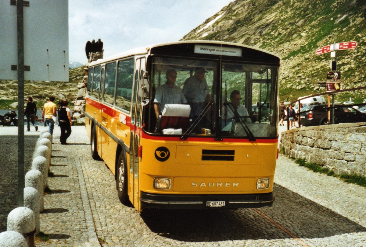 (127'427) - AVG Meiringen - Nr. 74/BE 607'481 - Saurer/R&J (ex P 24'357) am 4. Juli 2010 auf dem Gotthardpass