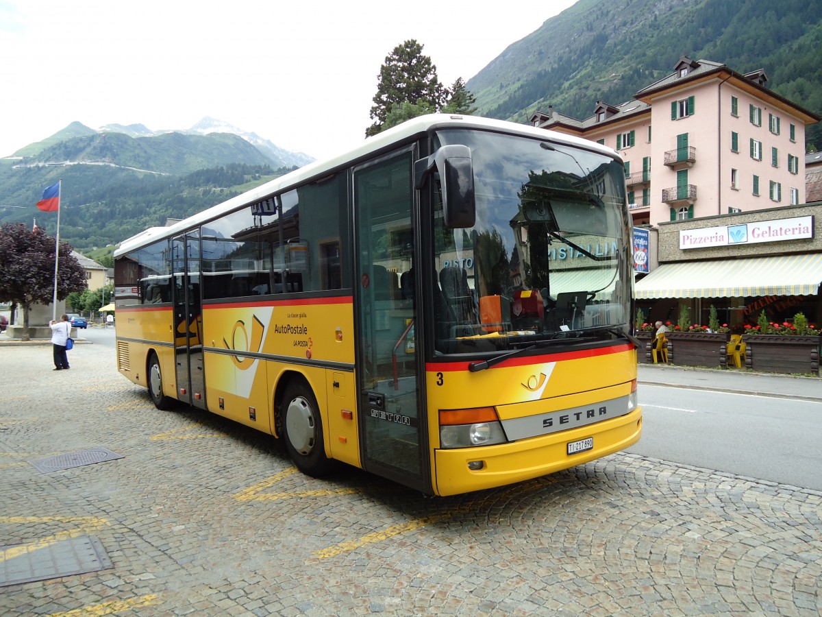 (127'568) - Marchetti, Airolo - Nr. 3/TI 217'890 - Setra am 4. Juli 2010 beim Bahnhof Airolo