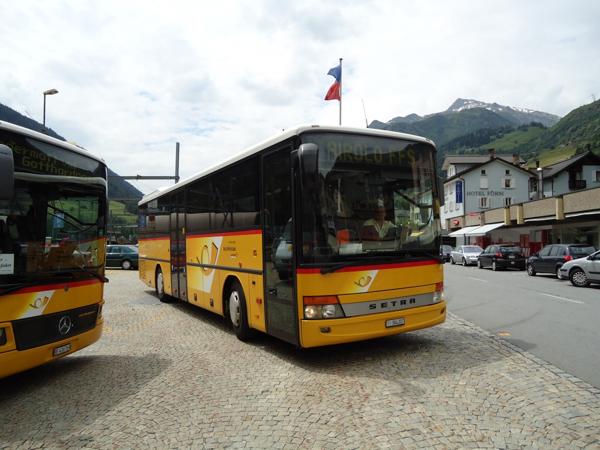 (127'579) - Marchetti, Airolo - Nr. 1/TI 304'207 - Setra am 4. Juli 2010 beim Bahnhof Airolo