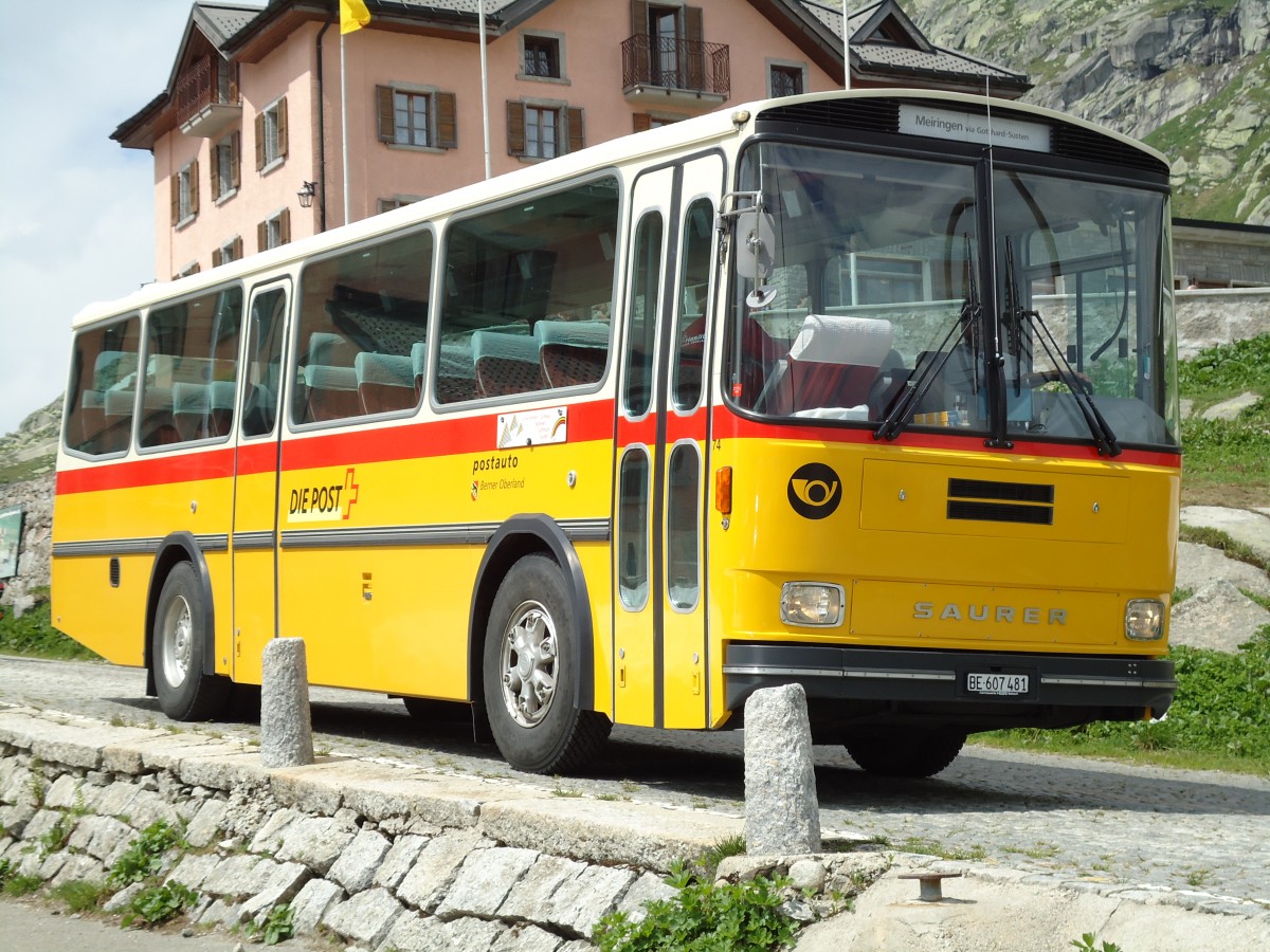 (127'587) - AVG Meiringen - Nr. 74/BE 607'481 - Saurer/R&J (ex P 24'357) am 4. Juli 2010 in Gotthard, Passhhe