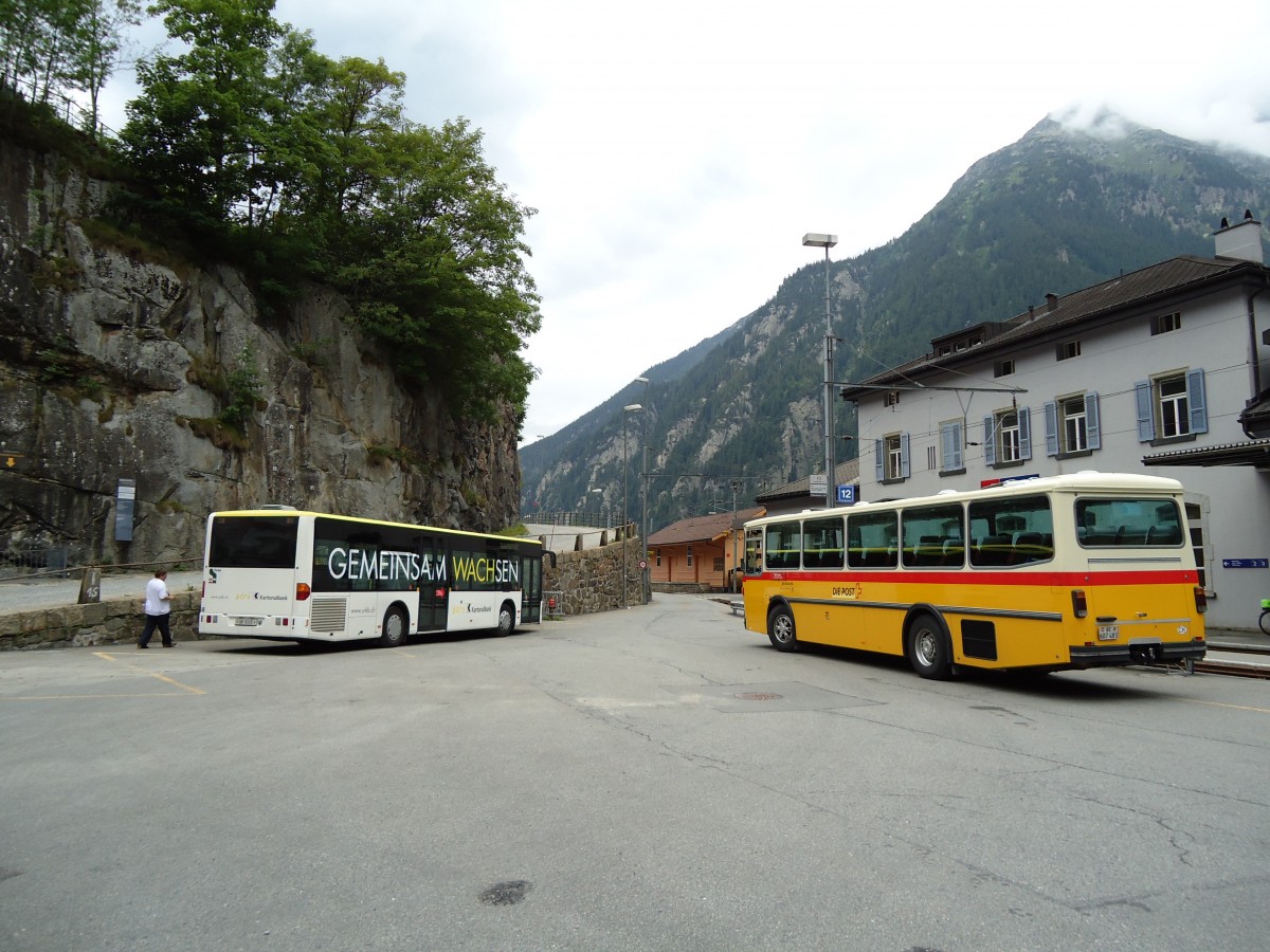 (127'610) - AAGU Altdorf - Nr. 48/UR 9315 - Mercedes + AVG Meiringen - Nr. 74/BE 607'481 - Saurer/R&J (ex P 24'357) am 4. Juli 2010 beim Bahnhof Gschenen