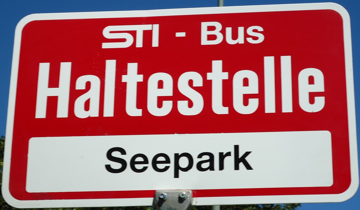 (128'175) - STI-Haltestellenschild - Thun, Seepark - am 1. August 2010