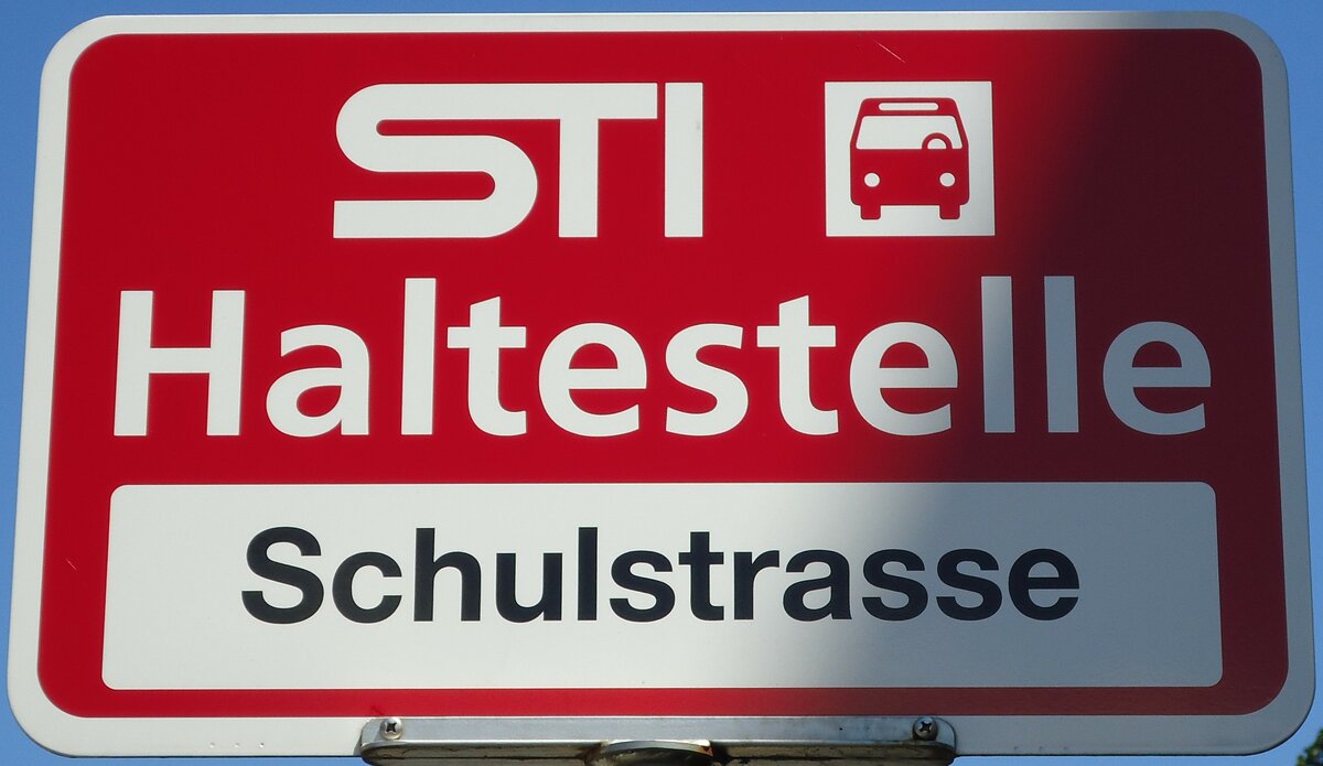 (128'179) - STI-Haltestellenschild - Thun, Schulstrasse - am 1. August 2010