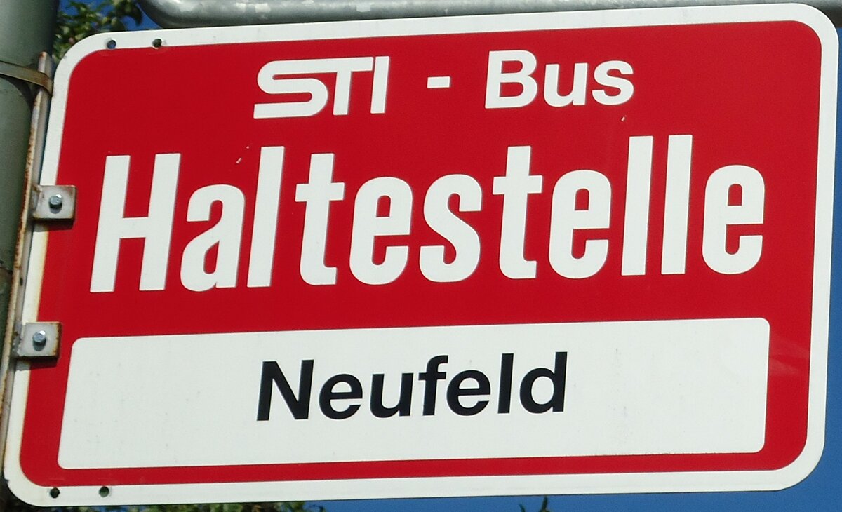 (128'186) - STI-Haltestellenschild - Thun, Neufeld - am 1. August 2010