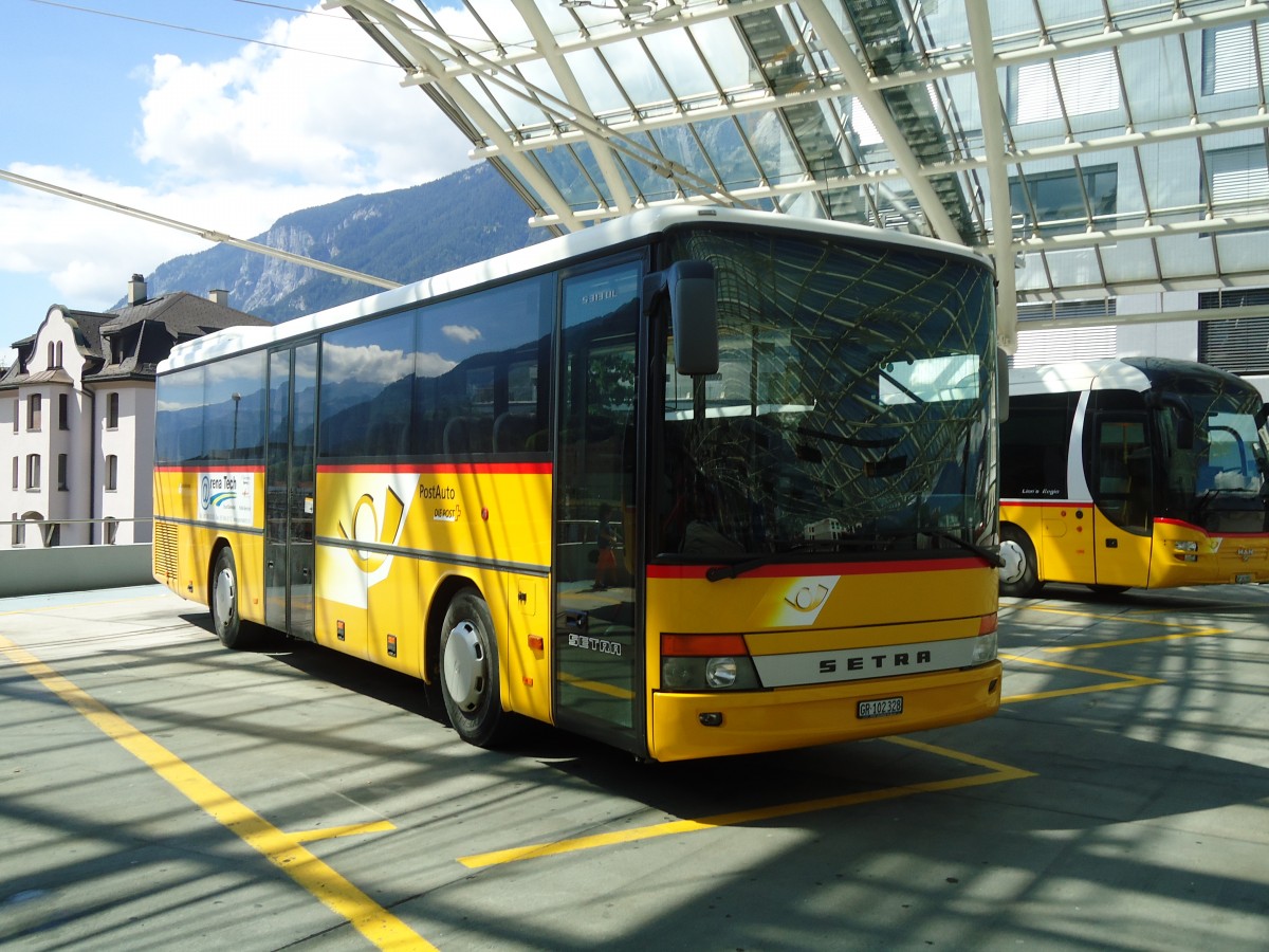 (128'265) - PostAuto Graubnden - GR 102'328 - Setra am 7. August 2010 in Chur, Postautostation