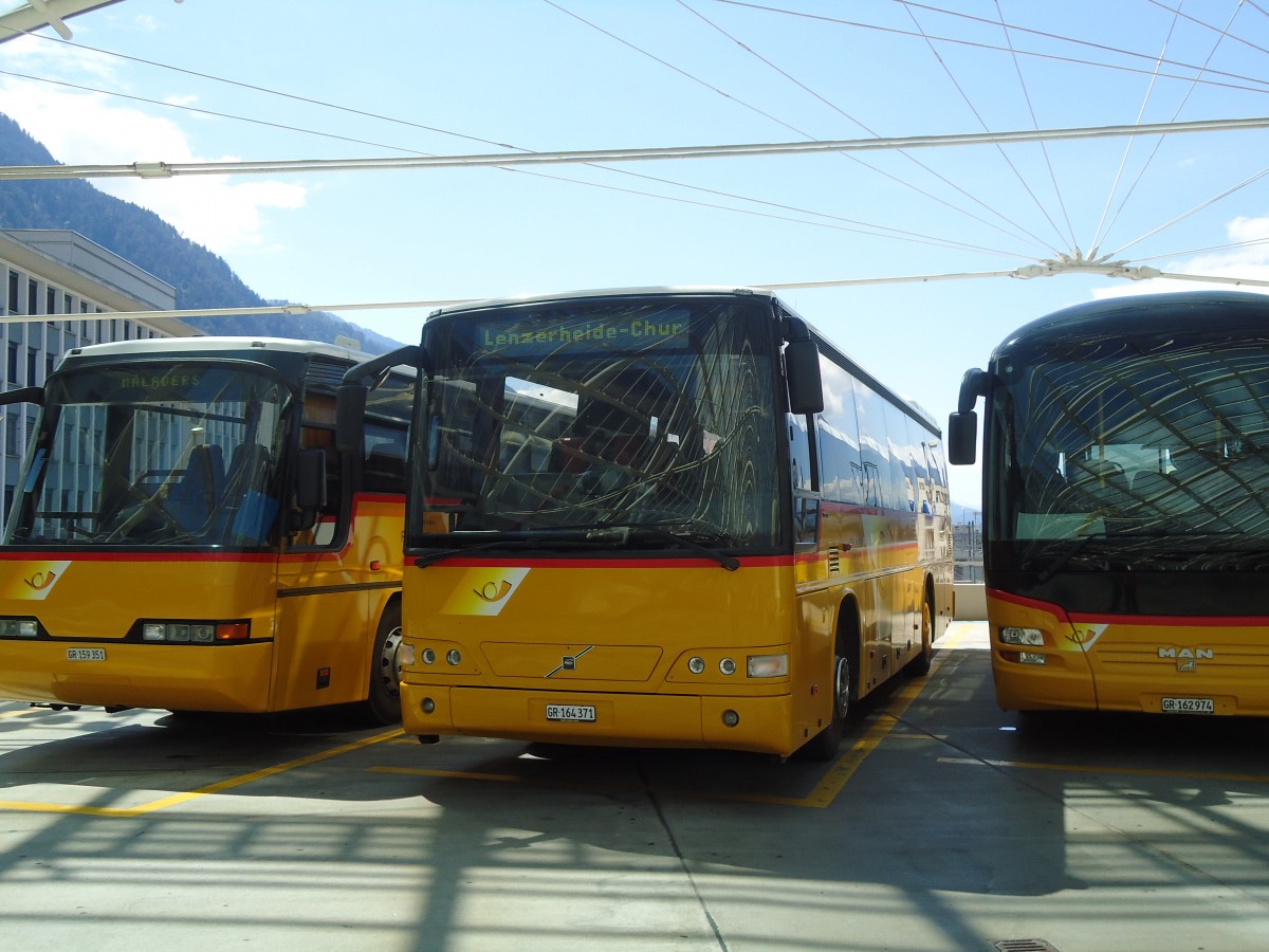 (128'268) - PostAuto Graubnden - GR 164'371 - Volvo (ex PostAuto Wallis Nr. 18; ex P 25'626) am 7. August 2010 in Chur, Postautostation