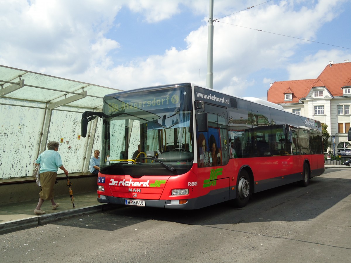 (128'356) - Dr. Richard - Nr. R8805/W 1814 LO - MAN am 8. August 2010 in Wien-Hietzing, Kennedybrcke