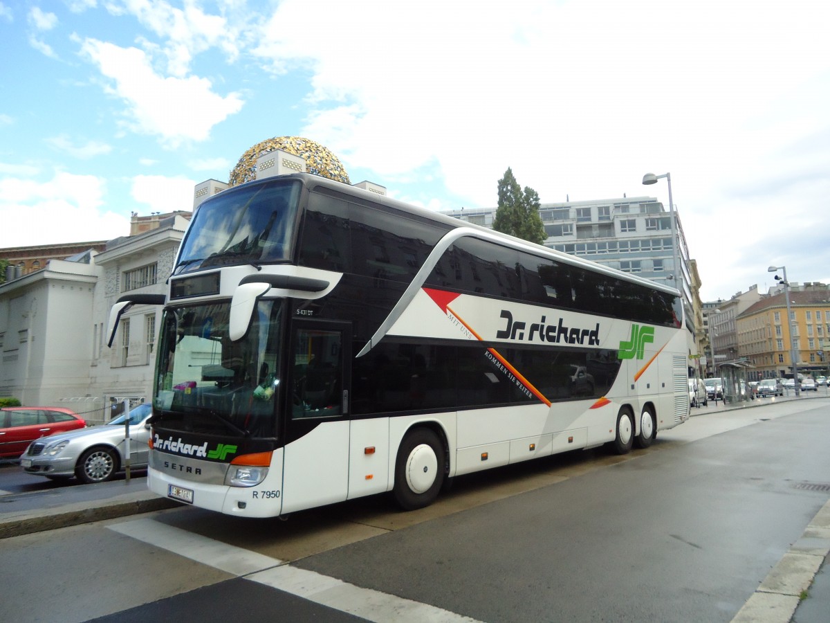 (128'370) - Dr. Richard - Nr. R7950/JE 872 AI - Setra am 9. August 2010 in Wien, Karlsplatz