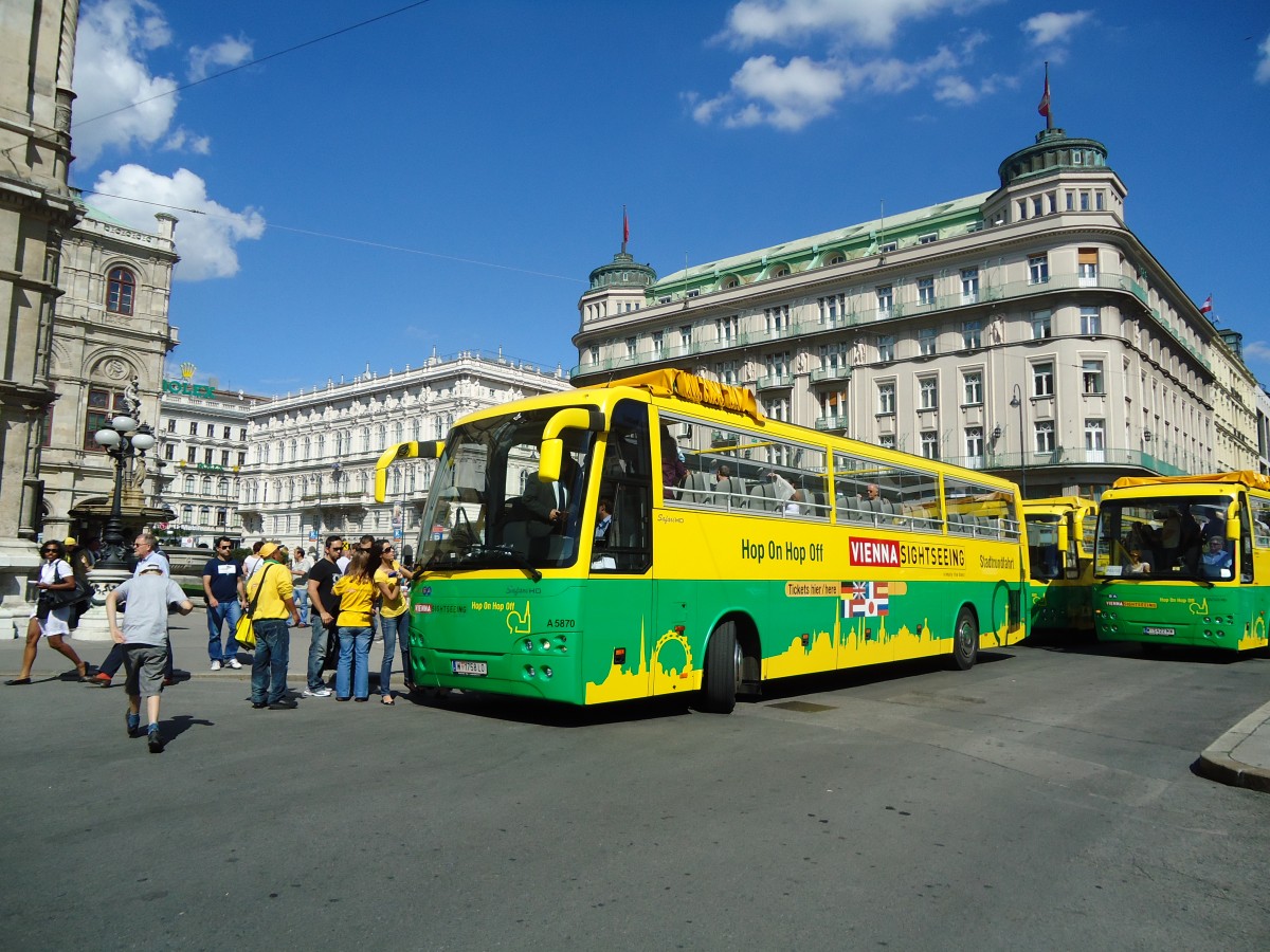 (128'395) - Dr. Richard - Nr. A5870/W 1758 LO - Temsa am 9. August 2010 in Wien-Krntner Ring, Oper