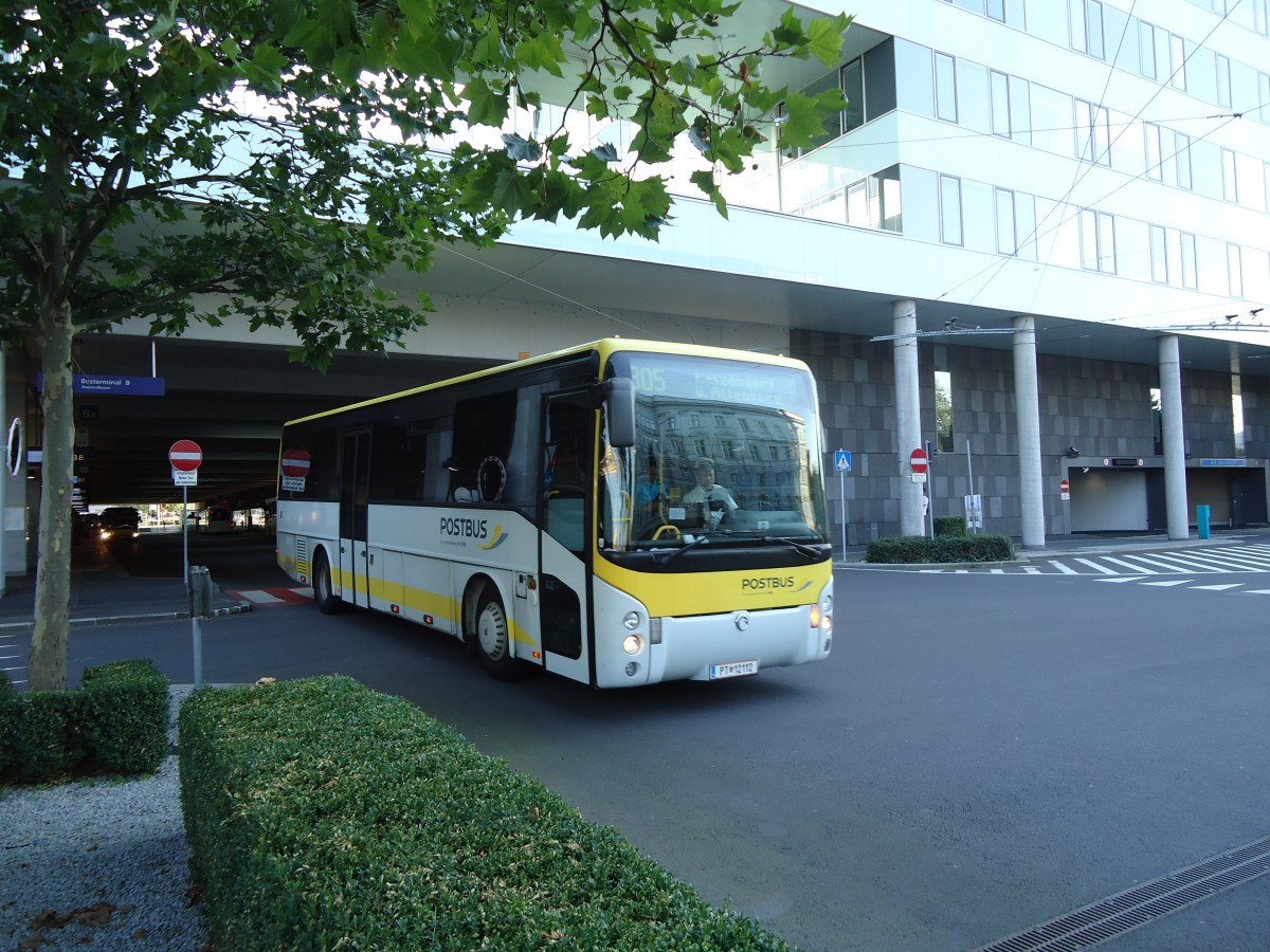 (128'562) - PostBus - PT 12'112 - Irisbus am 10. August 2010 beim Bahnhof Linz