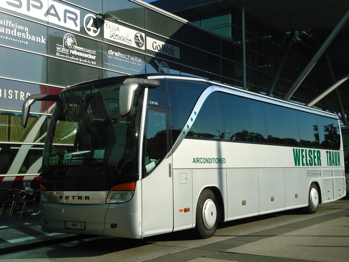 (128'571) - Welser, Traun - LL WWT 25 - Setra am 10. August 2010 beim Bahnhof Linz