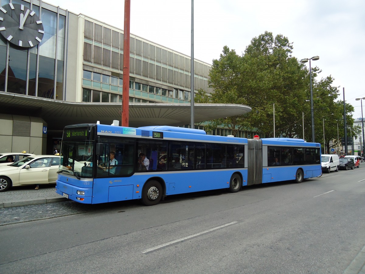 (128'614) - MVG Mnchen - Nr. 5253/M-VG 5253 - MAN am 11. August 2010 beim Hauptbahnhof Mnchen