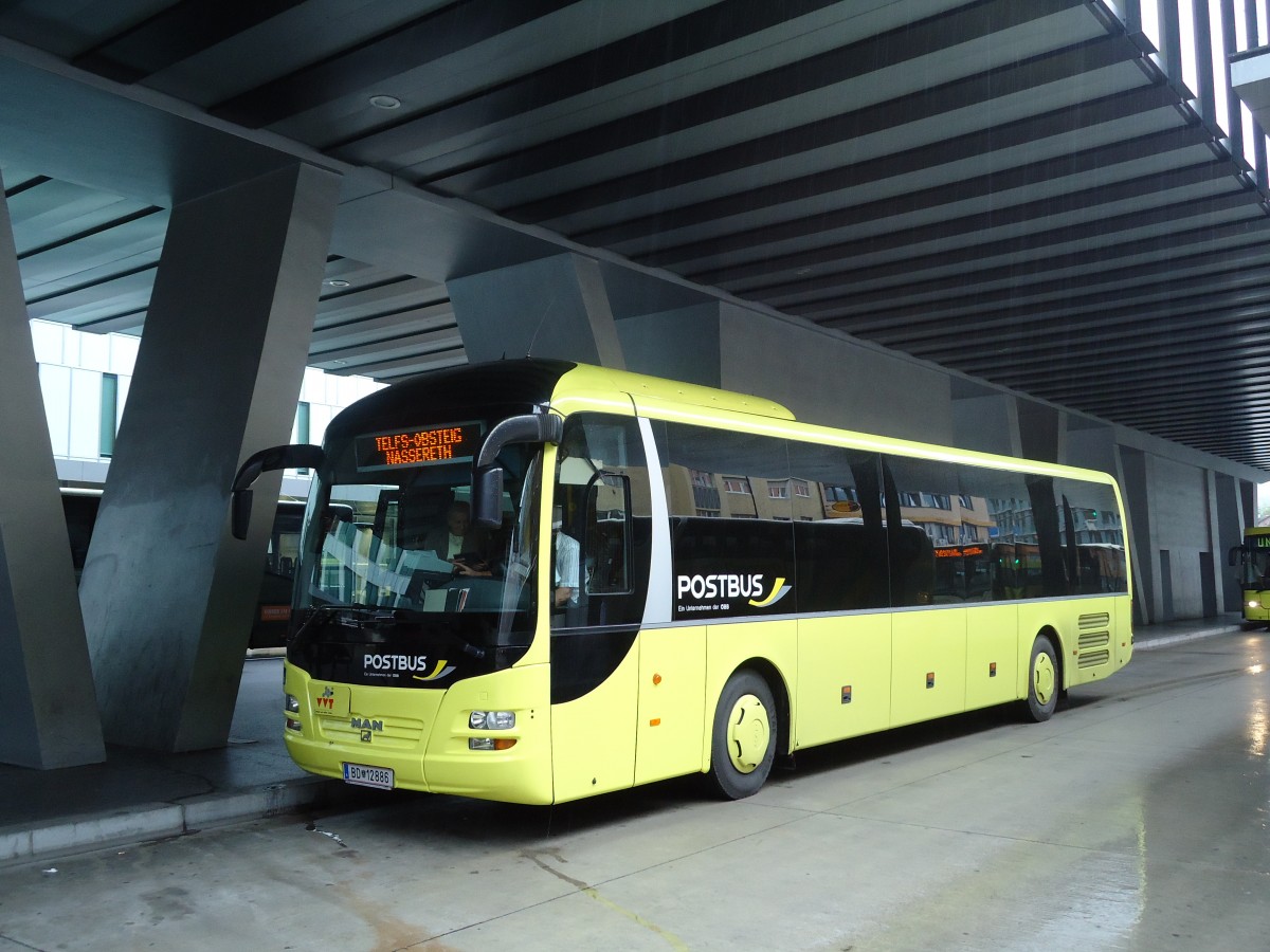 (128'666) - PostBus - BD 12'886 - MAN am 11. August 2010 beim Bahnhof Innsbruck