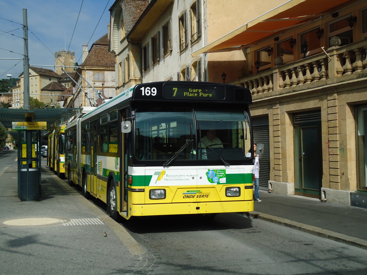 (129'529) - TN Neuchtel - Nr. 169 - FBW/Hess Gelenktrolleybus am 6. September 2010 in Neuchtel, Place Pury