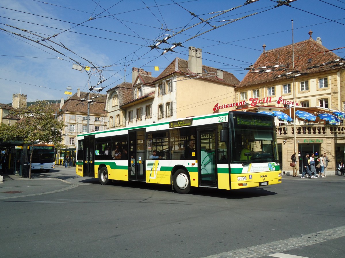 (129'553) - TN Neuchtel - Nr. 221/NE 106'321 - MAN am 6. September 2010 in Neuchtel, Place Pury