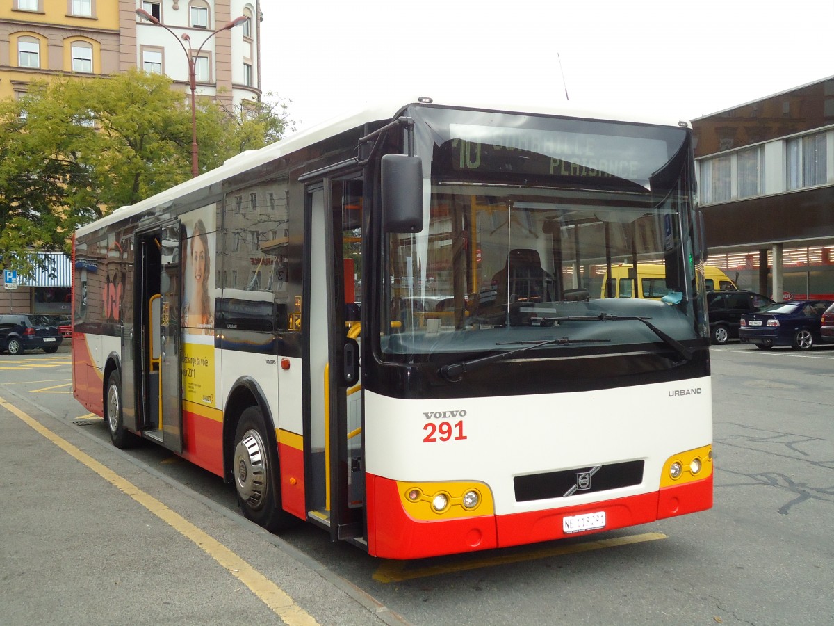 (130'161) - VR La Chaux-de-Fonds - Nr. 291/NE 113'291 - Volvo/Alfabuz am 4. Oktober 2010 beim Bahnhof La Chaux-de-Fonds