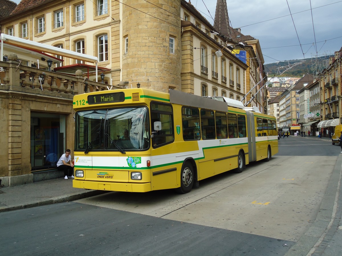 (130'208) - TN Neuchtel - Nr. 112 - NAW/Hess Gelenktrolleybus am 4. Oktober 2010 in Neuchtel, Place Pury