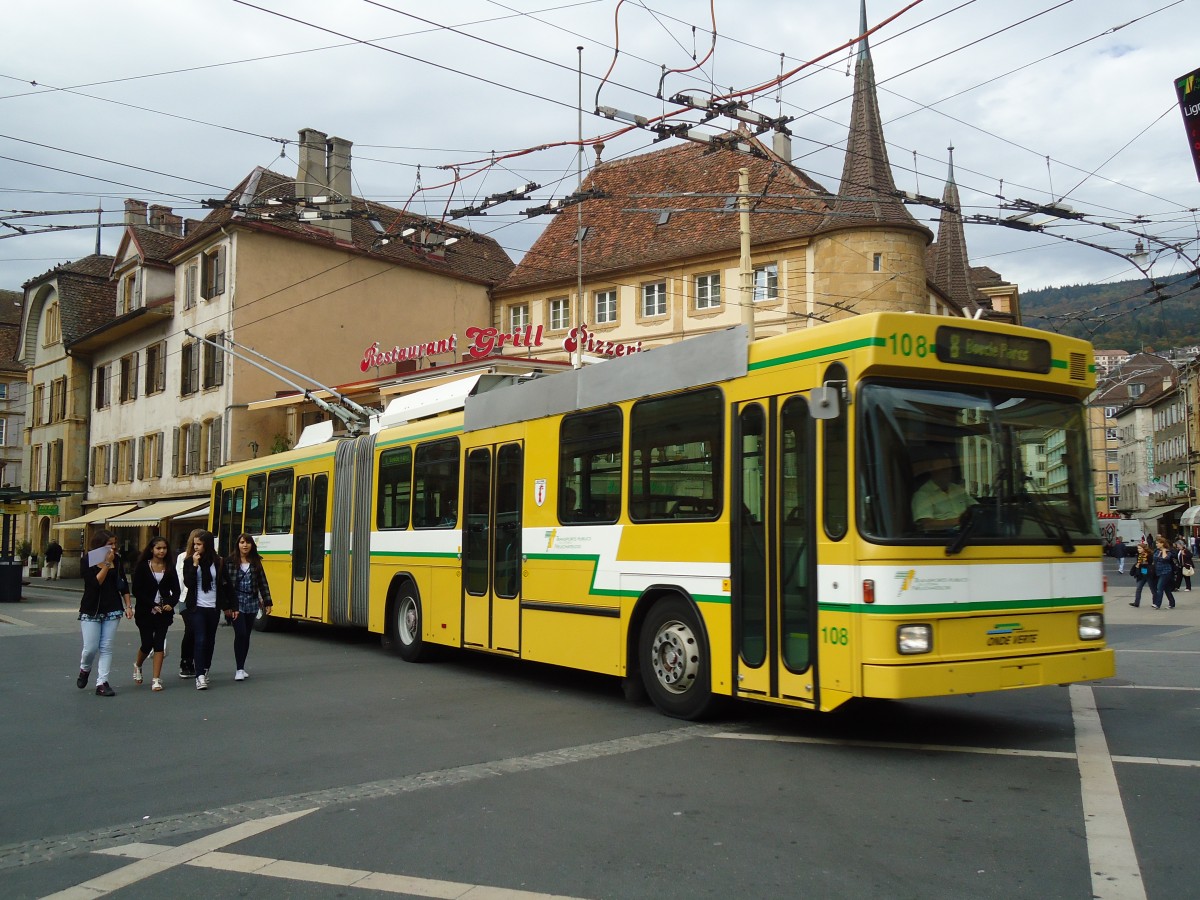 (130'222) - TN Neuchtel - Nr. 108 - NAW/Hess Gelenktrolleybus am 4. Oktober 2010 in Neuch^tel, Place Pury