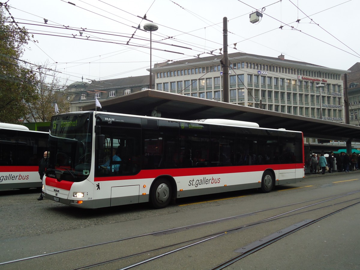 (130'433) - St. Gallerbus, St. Gallen - Nr. 254/SG 198'254 - MAN am 13. Oktober 2010 beim Bahnhof St. Gallen