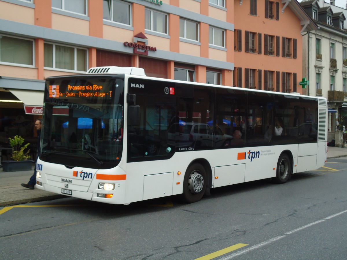 (130'462) - TPN Nyon - VD 1169 - MAN am 14. Oktober 2010 beim Bahnhof Nyon