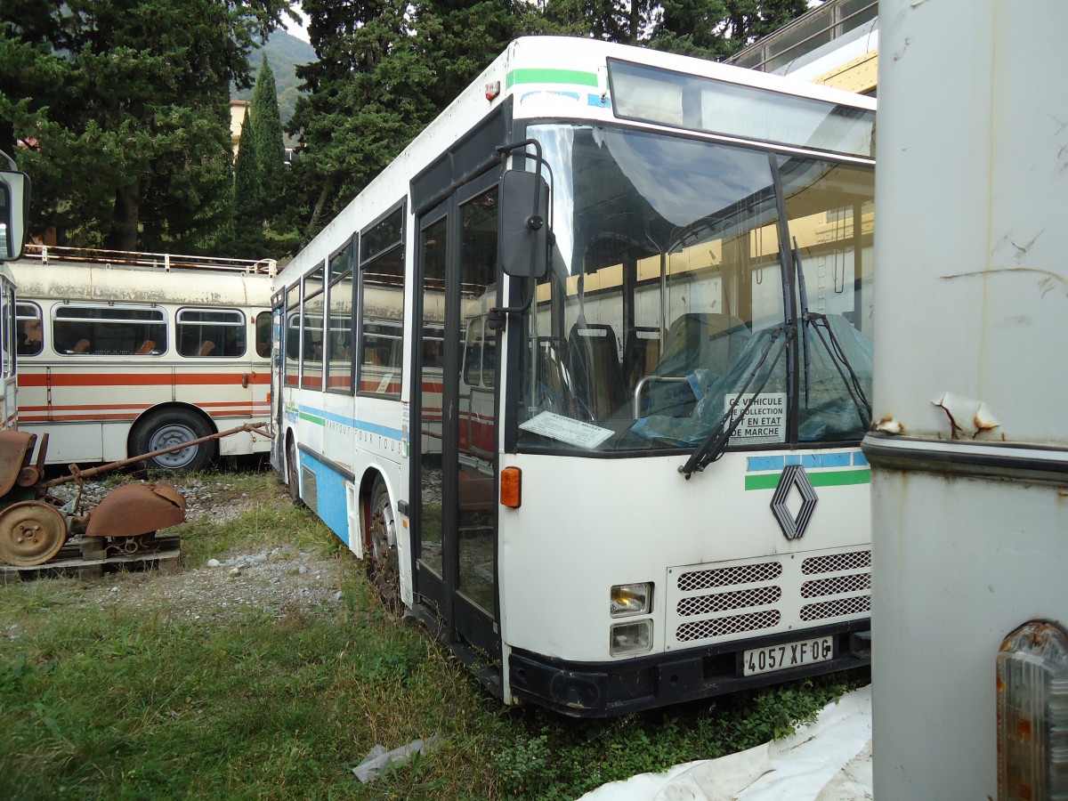 (130'721) - Muse Bus, Breil-sur-Roya - 4057 XF 06 - Renault am 16. Oktober 2010 in Breil-sur-Roya, Museum