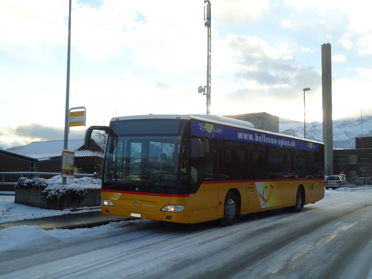 (131'138) - PostAuto Bern - BE 653'387 - Mercedes am 29. November 2010 in Spiez, Leimern