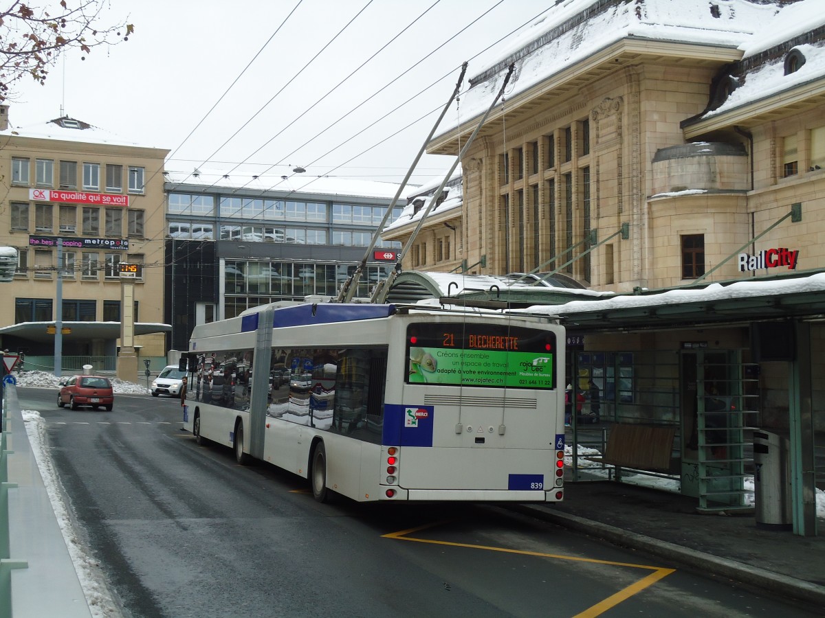 (131'204) - TL Lausanne - Nr. 839 - Hess/Hess Gelenktrolleybus am 5. Dezember 2010 beim Bahnhof Lausanne