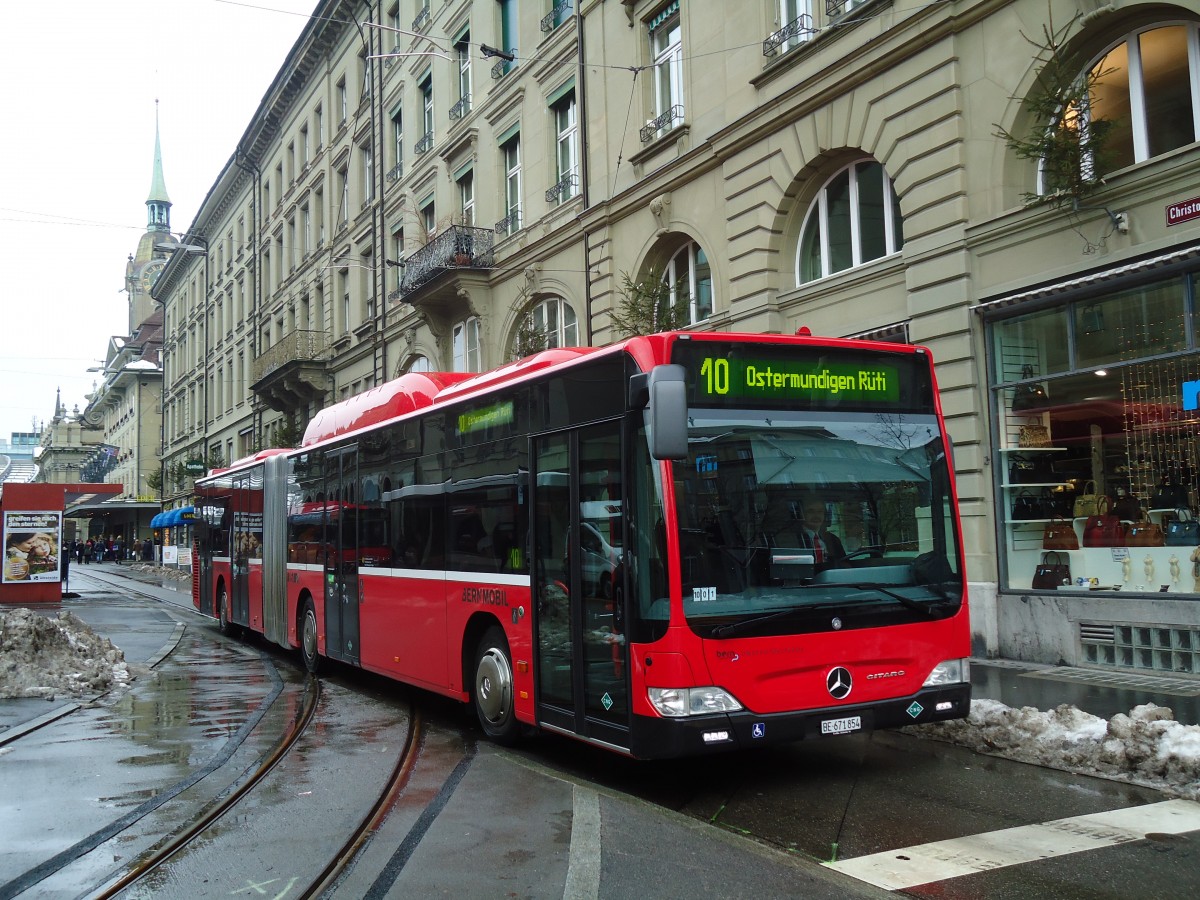 (131'359) - Bernmobil, Bern - Nr. 854/BE 671'854 - Mercedes am 7. Dezember 2010 beim Bahnhof Bern