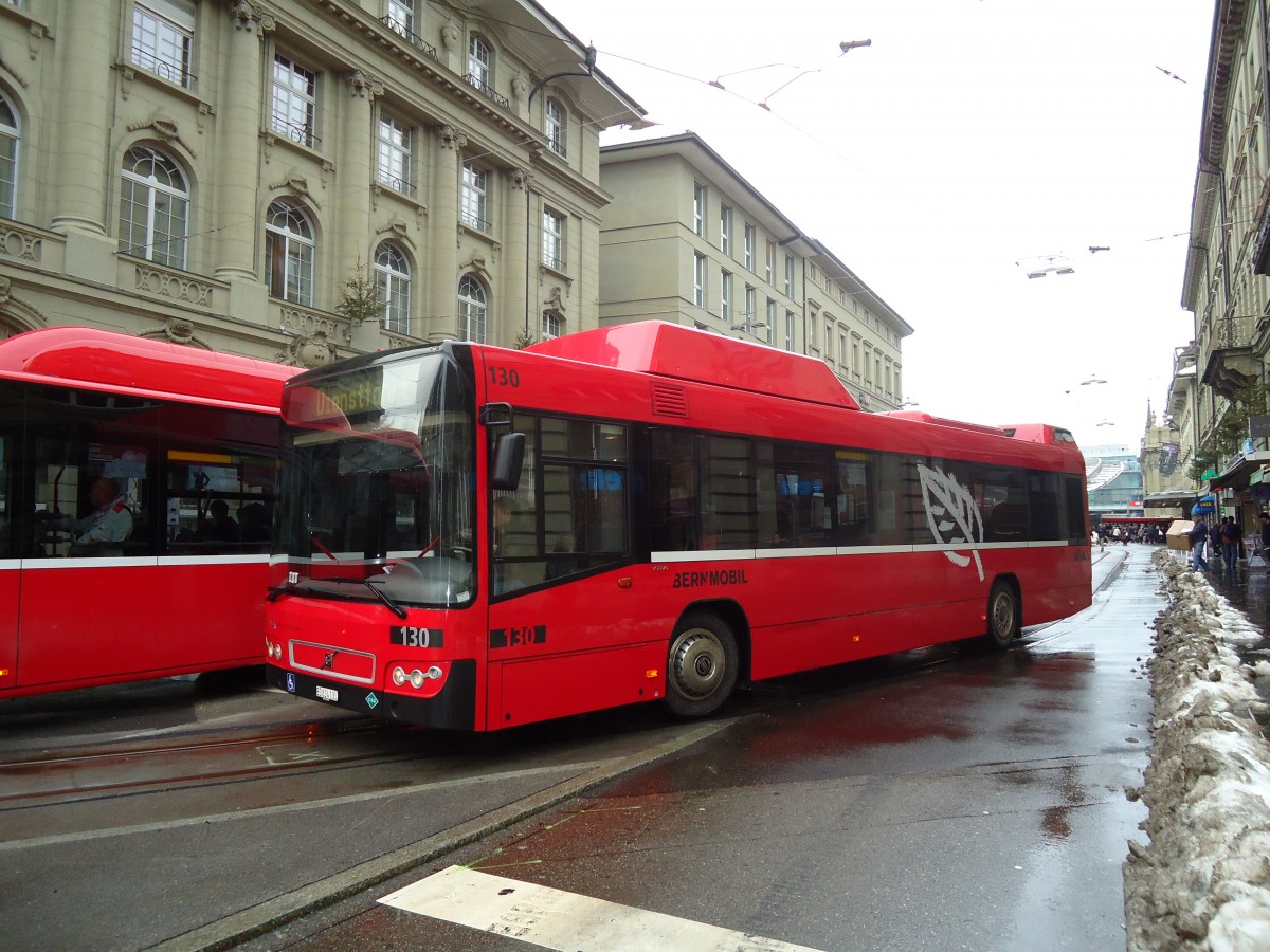 (131'378) - Bernmobil, Bern - Nr. 130/BE 624'130 - Volvo am 7. Dezember 2010 beim Bahnhof Bern