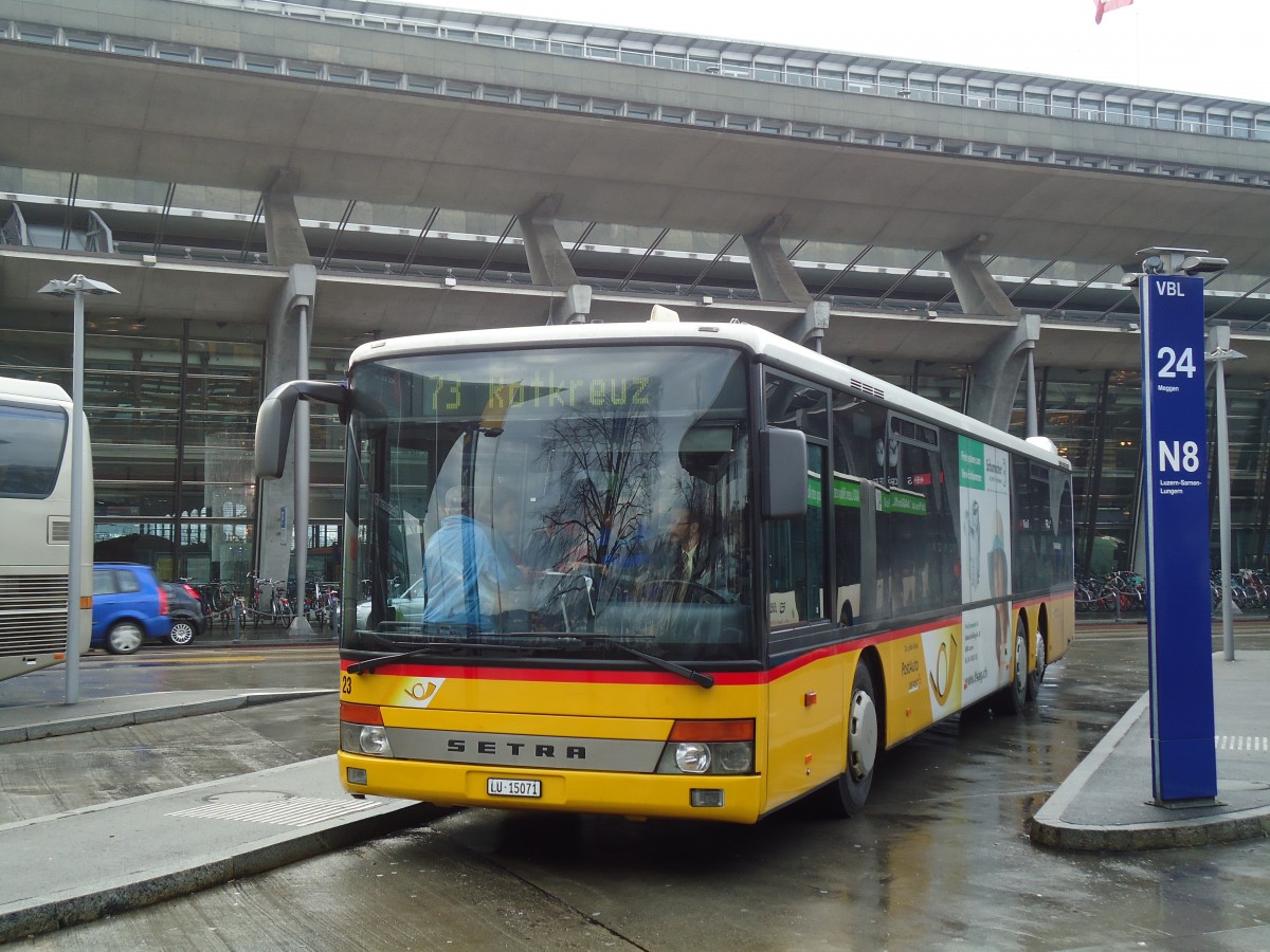 (131'404) - Bucheli, Kriens - Nr. 23/LU 15'071 - Setra (ex Nr. 28) am 8. Dezember 2010 beim Bahnhof Luzern